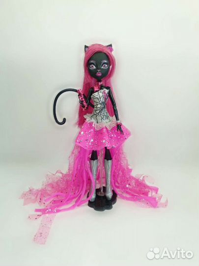 Шарнирная кукла Monster high Кетти Нуар и паспорт