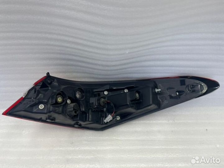 Фонарь наружный задний левый Toyota Camry V70/V75