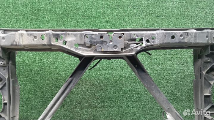 Рамка радиатора Audi Q7