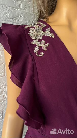 Комбинезон нарядный с кружевным украшением