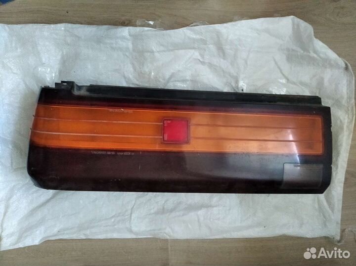 Задний фонарь 30-95 Toyota Crown S120 81506-39195