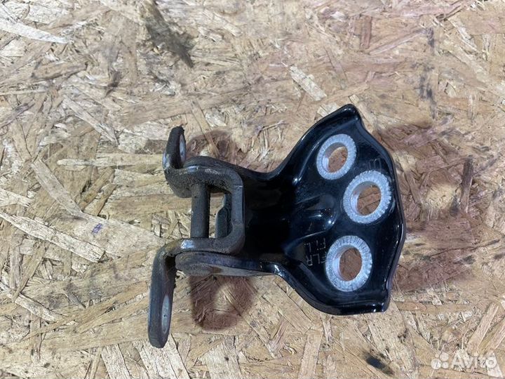 Петля двери задняя левая Ssangyong Action 2.0