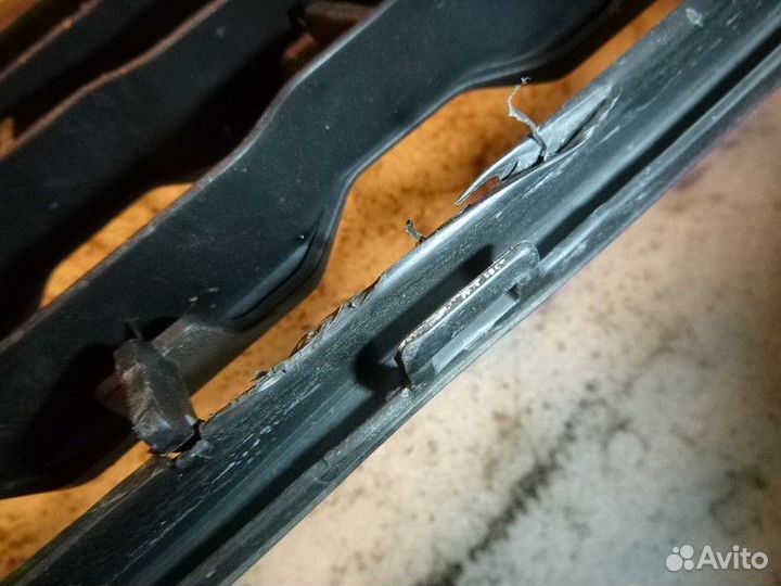 Решетка в бампер центральная mitsubishi pajero/mon