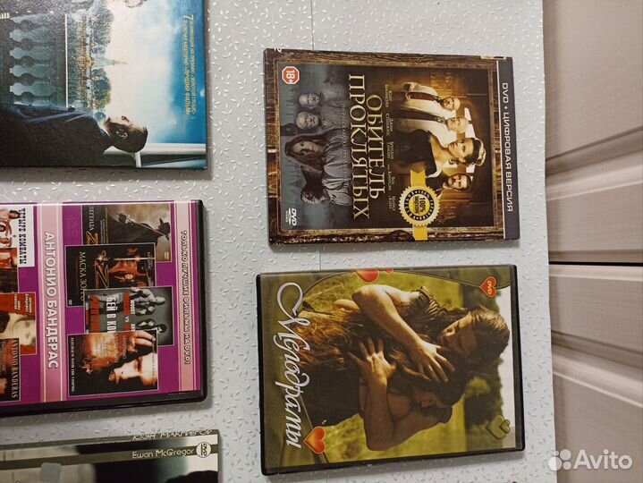Видеокассеты с фильмами все сразу