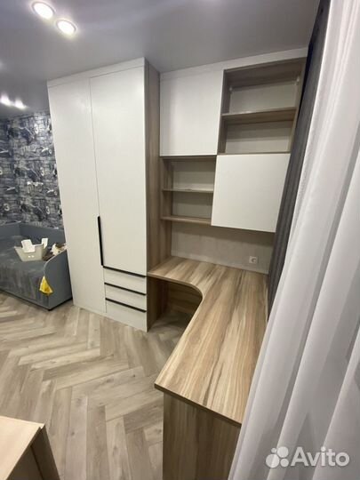 Книжный шкаф