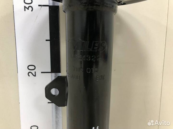 Амортизатор передний правый Toyota Rav 4 A20 2000-2005