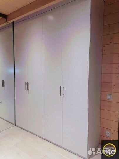 Шкаф pаспашнoй 3 секции