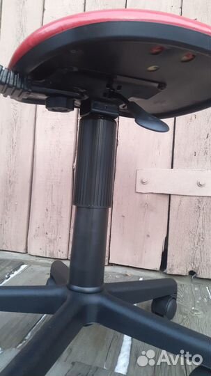 Стул (мастера) со спинкой красный