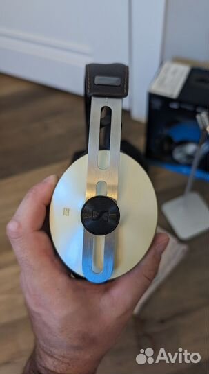 Беспроводные наушники Sennheiser Momentum M2 aebt