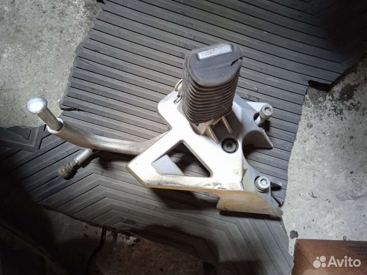 Кронштейн водительской подножки BMW R1100R