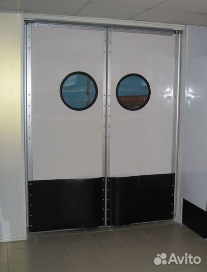 Маятниковая дверь