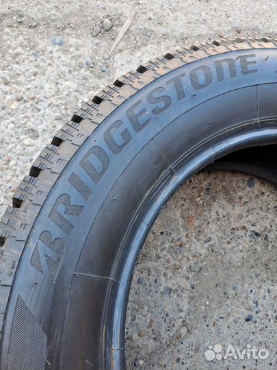 Bridgestone Blizzak Spike-02 215/60 R16