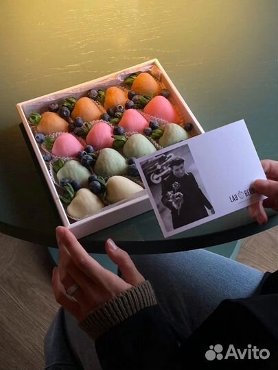 Клубника в шоколаде в подарочной коробке набор