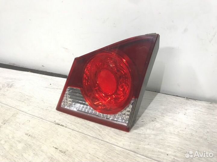 Фонарь внутренний правый Honda Civic 4D 2007