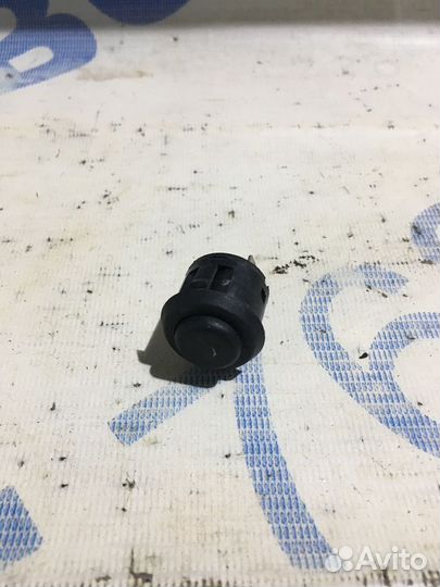 Кнопка открывания багажника LADA granta 1.6 мт лиф