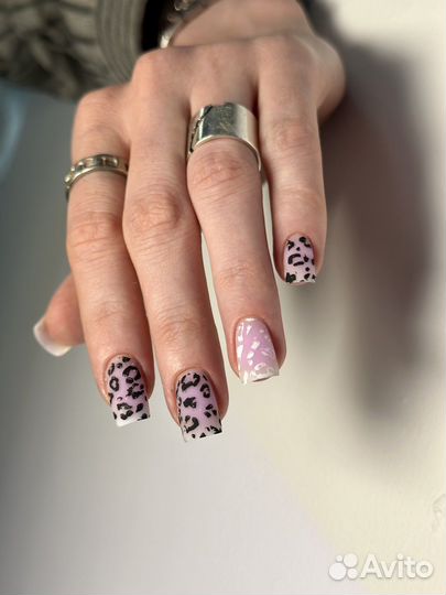 Модель на маникюр