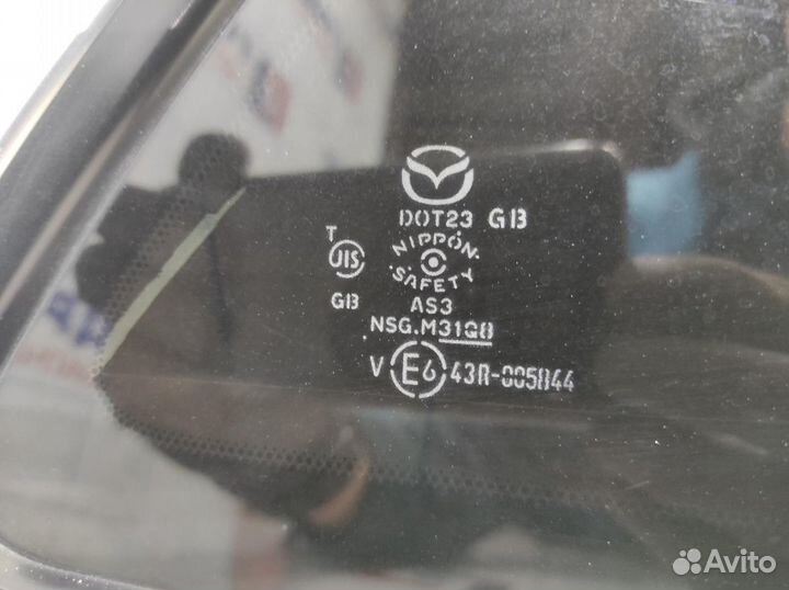 Стекло кузовное глухое правое Mazda CX-7 EG22-62-9