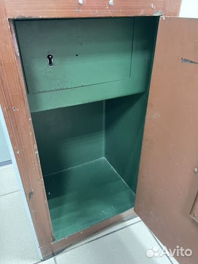 Сейф металлический