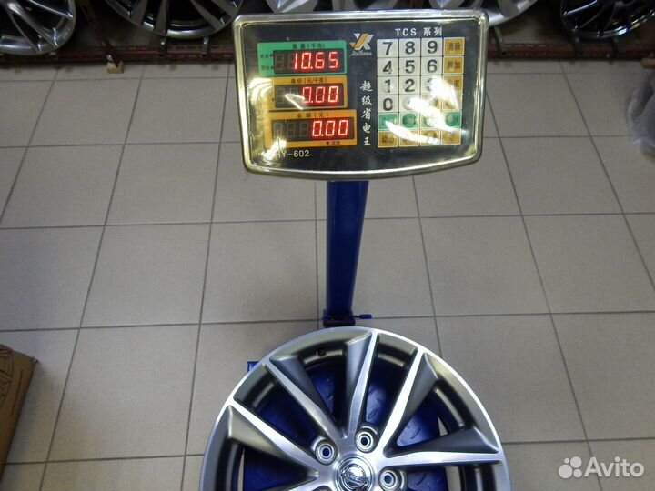 1219 Оригинал Nissan R17 J7,5 5*114,3 ет45 б/п