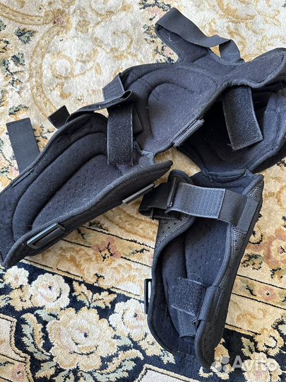 Наколенники