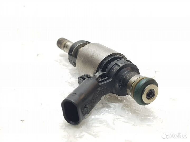 Форсунка топливная Audi A3 cdaa 2008