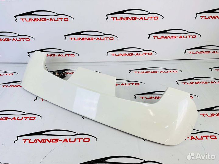 Спойлер на верх Toyota Land Cruiser 200 LED