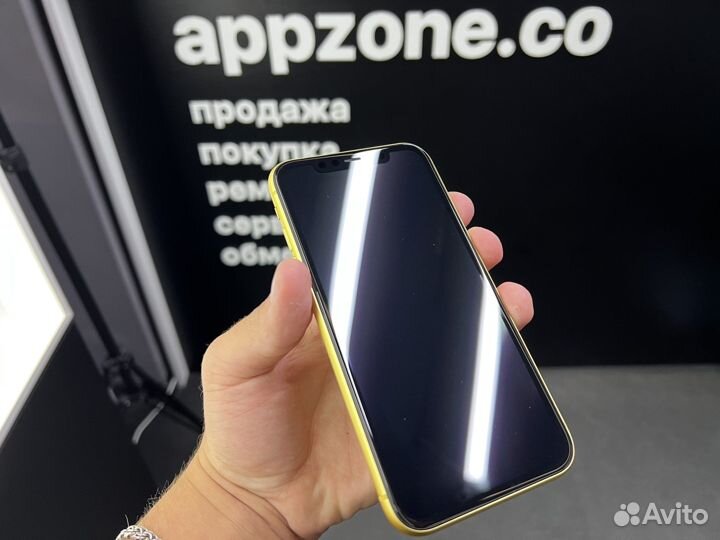 iPhone 11 64GB, Yellow