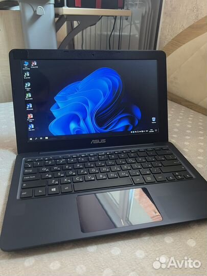 Asus EeeBook E202S
