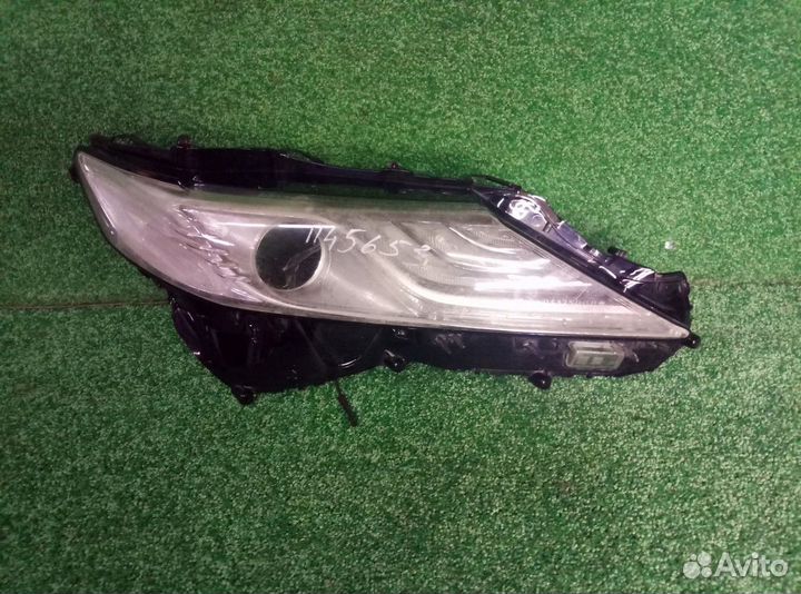 Стекло фары правой Toyota Camry V70