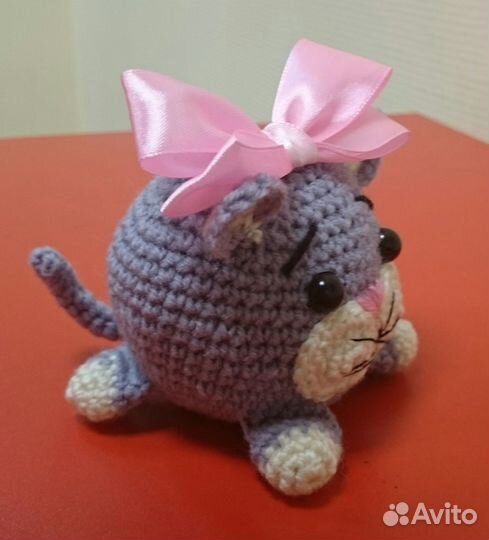 Вязаные игрушки ручной работы котик и зайка