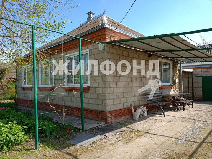 Дом 213 м² на участке 15 сот.