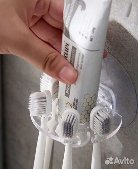 Дежатель для зубных щеток, пасты, бритв