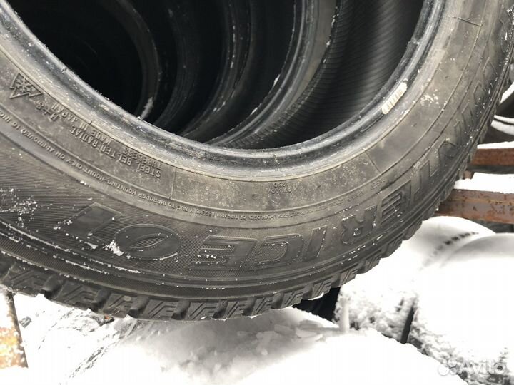 Dunlop SP Winter Ice 01 215/65 R16 102T