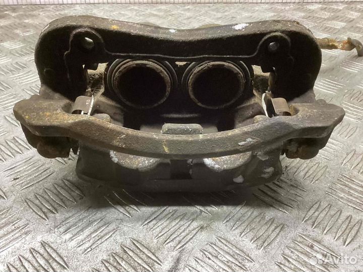 Суппорт передний левый Kia Carnival