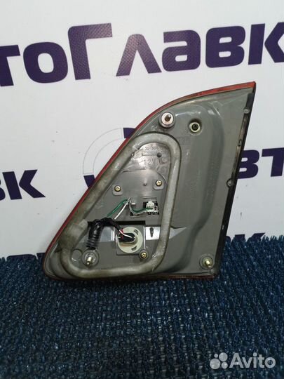 Вставка в крышку багажника Toyota Crown Majesta