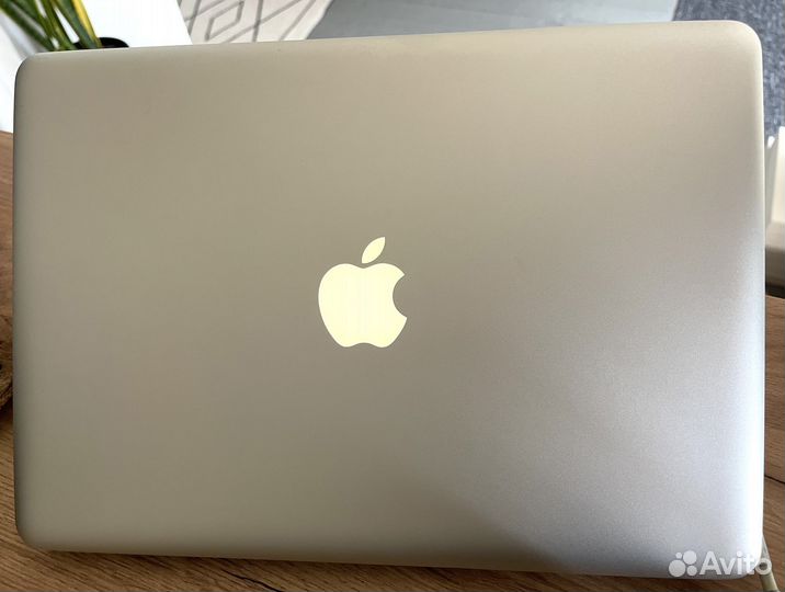 Отличный ноутбук MacBook Pro 2010