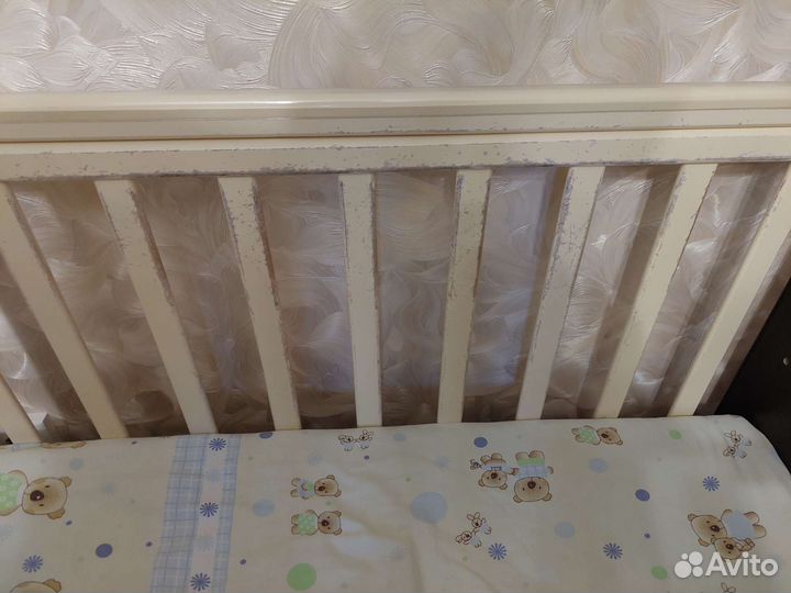 Детская кроватка с поперечным маятником