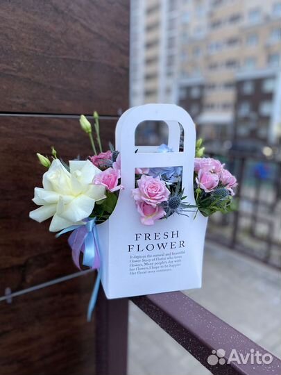 Цветочная композиция в сумке