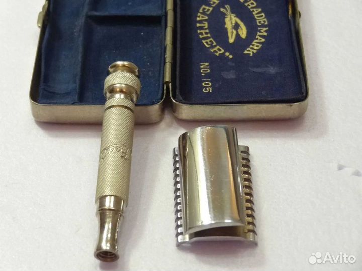 Бритвенный станок Feather (Япония)