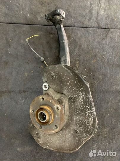 Кулак передний правый Audi A4 B8 2.0 CDN 2007-2011