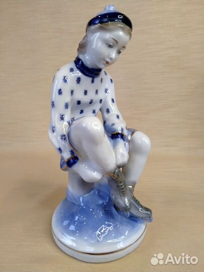 Фарфоровая статуэтка Фигуристка Гжель