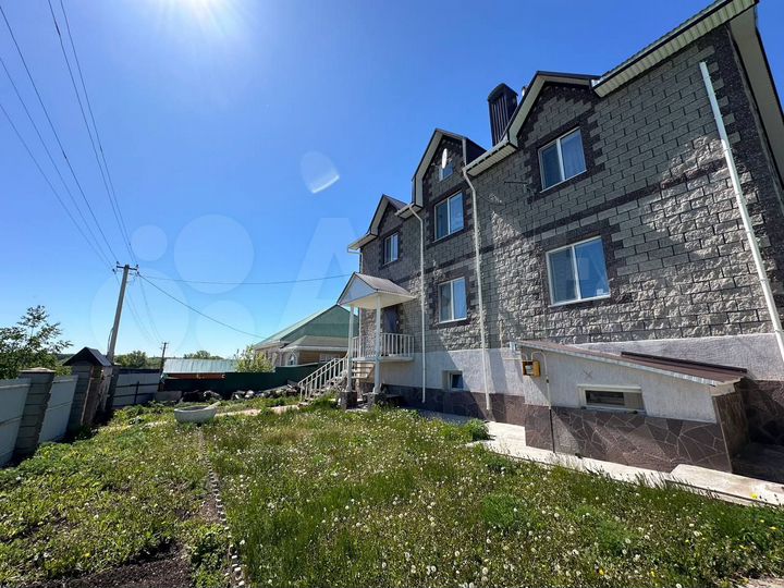 Коттедж 450 м² на участке 12 сот.