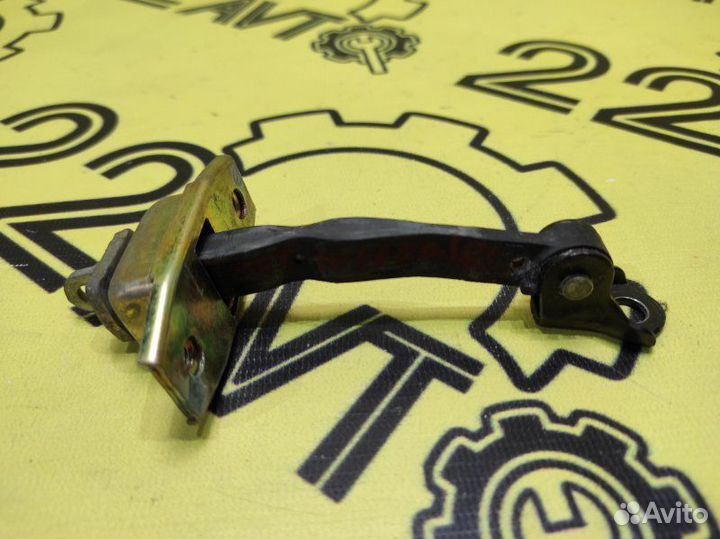 Ограничитель двери задний левый Toyota Opa ZCT10