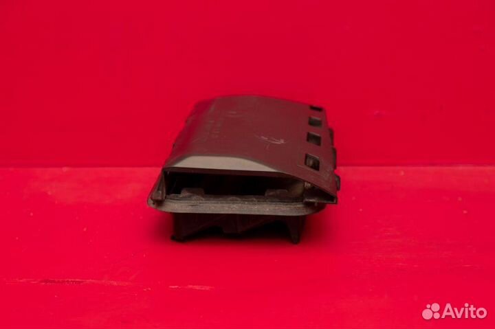 Решетка вентиляционная задняя правая Toyota Land