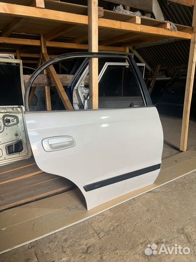 Дверь задняя правая Toyota Corona t190