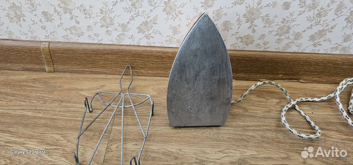 Утюг с подставкой