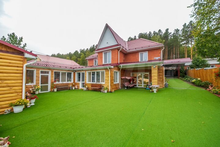 Коттедж 275 м² на участке 10 сот.