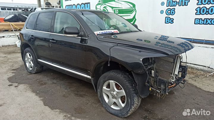 Кронштейн панели приборов Volkswagen Touareg 7L685