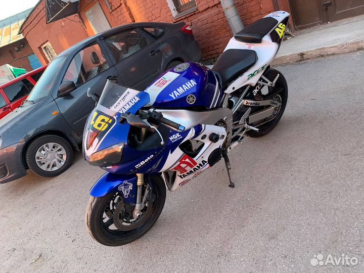 Мотоцикл Yamaha R1 2000 на карбюраторах