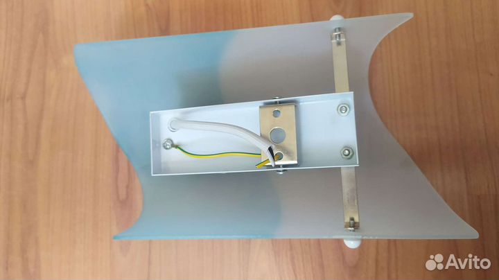 Светильник на стену